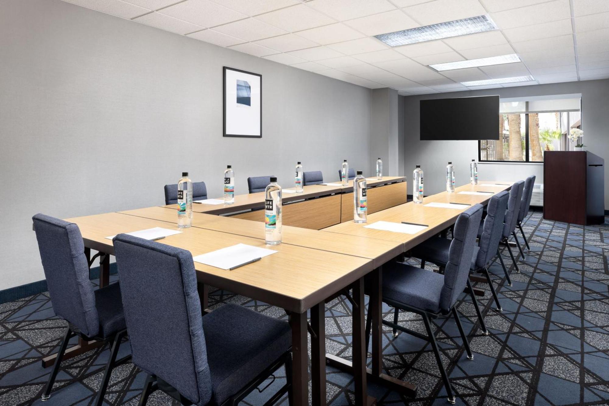 Courtyard By Marriott Las Vegas Stadium Area 외부 사진